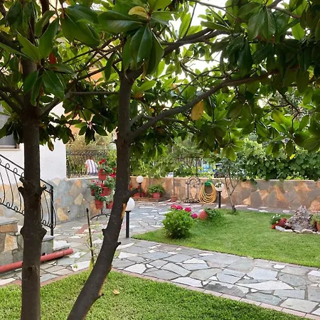 Guest house Eleon 1 *